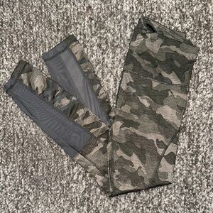NWOT RBX Camouflage Legging with mesh leg inserts size small